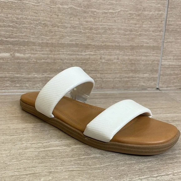 LONDON FOG UEC Wonens Size 7.5 White “Felicia” Two band slip on flat sandals - Picture 3 of 10